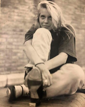 Carla Peterson como estudiante de