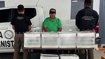 Ocultos entre cajas de fertilizante: así hallaron autoridades 217 litros de metanfetamina en La Paz, BC