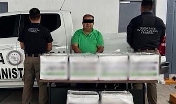 César “N” fue vinculado a proceso tras ser detenido con 217 litros 464 mililitros de clorhidrato de metanfetamina en La Paz, Baja California Sur. (Cortesía)