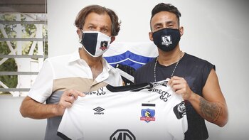 El jugador Jorge Valdivia, junto