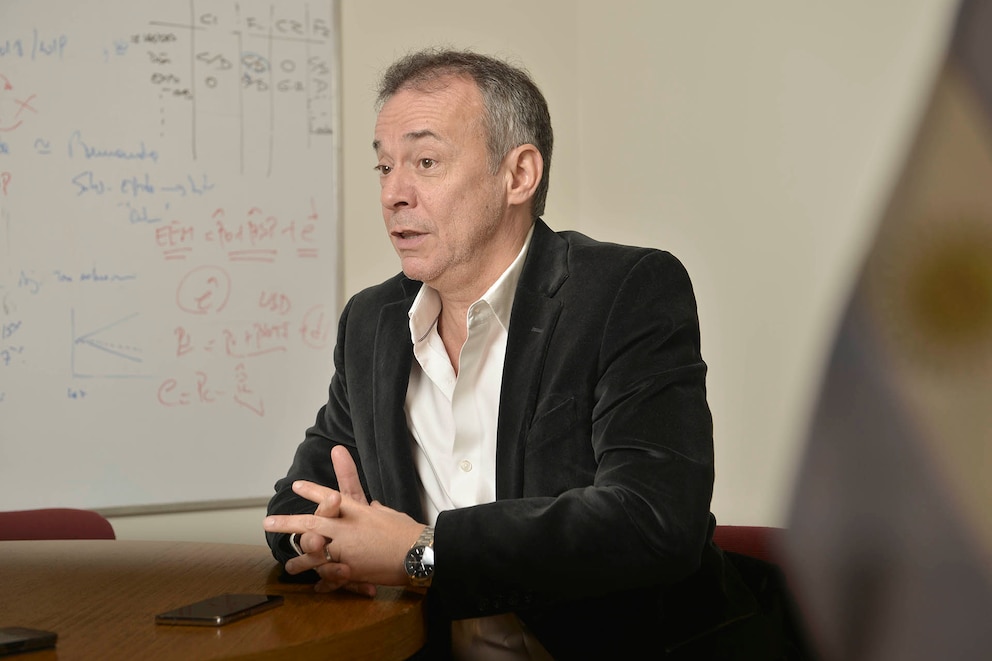 Daniel Artana analiza el endeudamiento y el impacto del aumento de combustibles en la economía argentina