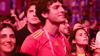 Tana Rivera y Roca Rey, espectadores de excepción de la fiesta de la Selección con Eugenia Martínez de Irujo