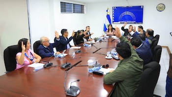 La Comisión de Infraestructura emitió un dictamen favorable para que FONAVIPO complete las transferencias de lotes vendidos por PROCADES, aunque el decreto todavía debe ser discutido y aprobado por el pleno legislativo (Foto cortesía diputada Elisa Rosales)