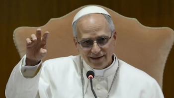 El obispo de Chiclayo, Edison Farfán, calificó como una buena noticia el alta médica del papa León XIV - Créditos: EFE.