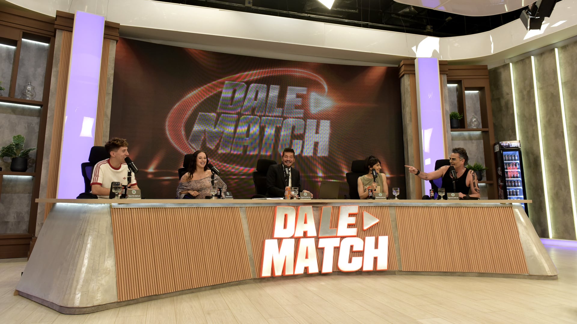 El esperado debut de Dale Match mostró a Tinelli en clave de humor y recuerdos
