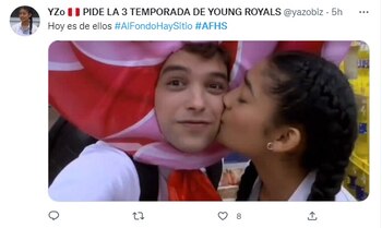 Usuarios reaccionan al beso que