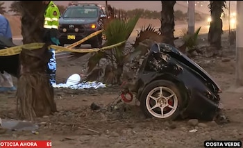 Tragedia en la Costa Verde: mujer muere al partirse en dos el auto en que viajaba tras chocar contra un poste