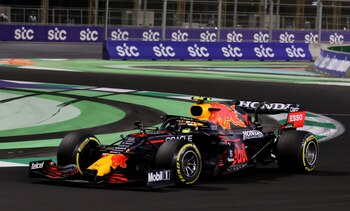 Checo Pérez abandonó la carrera