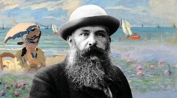 Retrato en blanco y negro del pintor Claude Monet con un sombrero claro y barba, superpuesto sobre un fondo de sus cuadros con una escena de playa y nenúfares rosas.