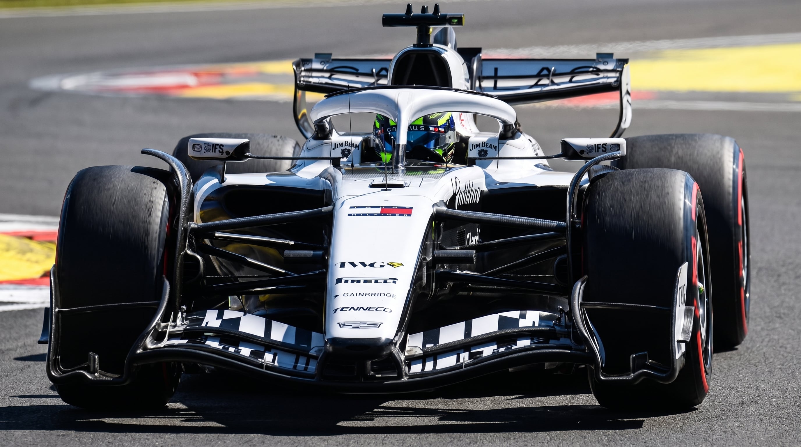 El mexicano conduce su auto en el Gran Premio de España (Imagen Ilustrativa Infobae)