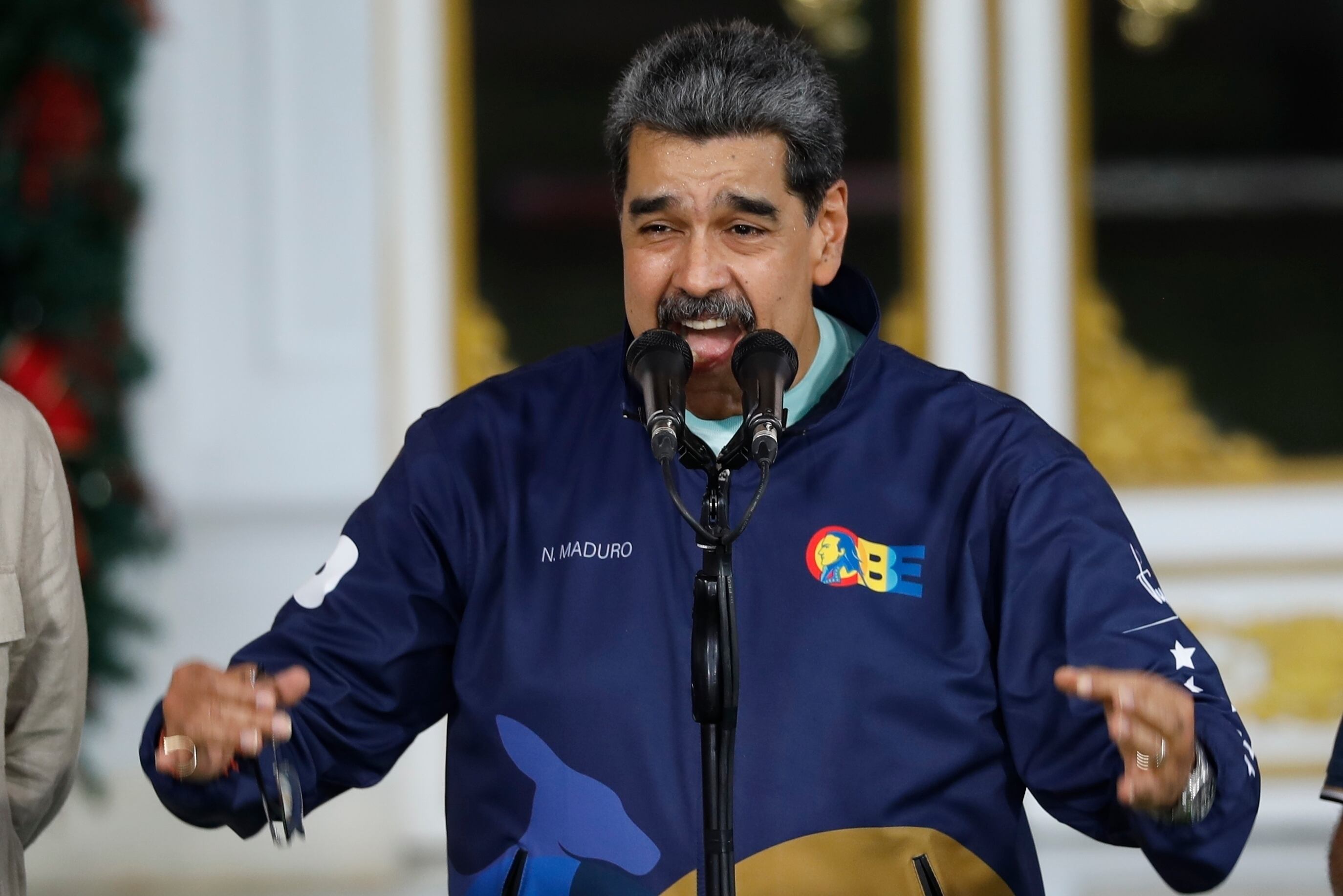 Nicolás Maduro durante la transmisión en la que anunció que Venezuela está lista para exportar gas hacia Colombia - crédito AP