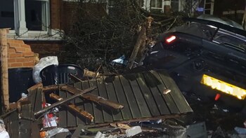Michail Antonio incrustó su auto