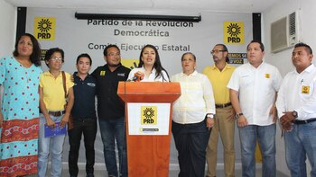 More than 100 Advisors denounced