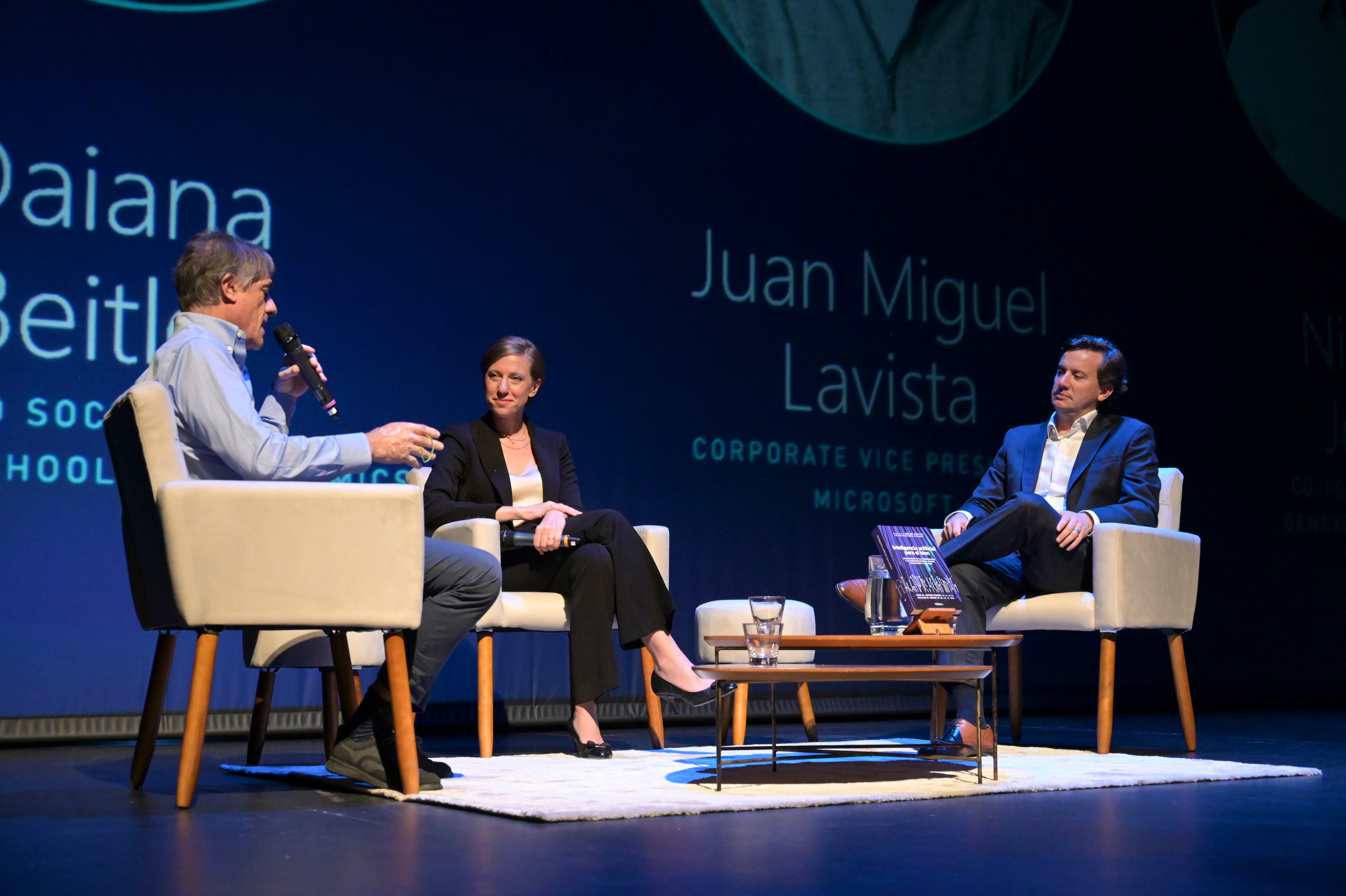 El evento contó con un panel de dabte en donde participaron Juan Lavista y Nicolás Jodal, moderado por Daiana Beitler