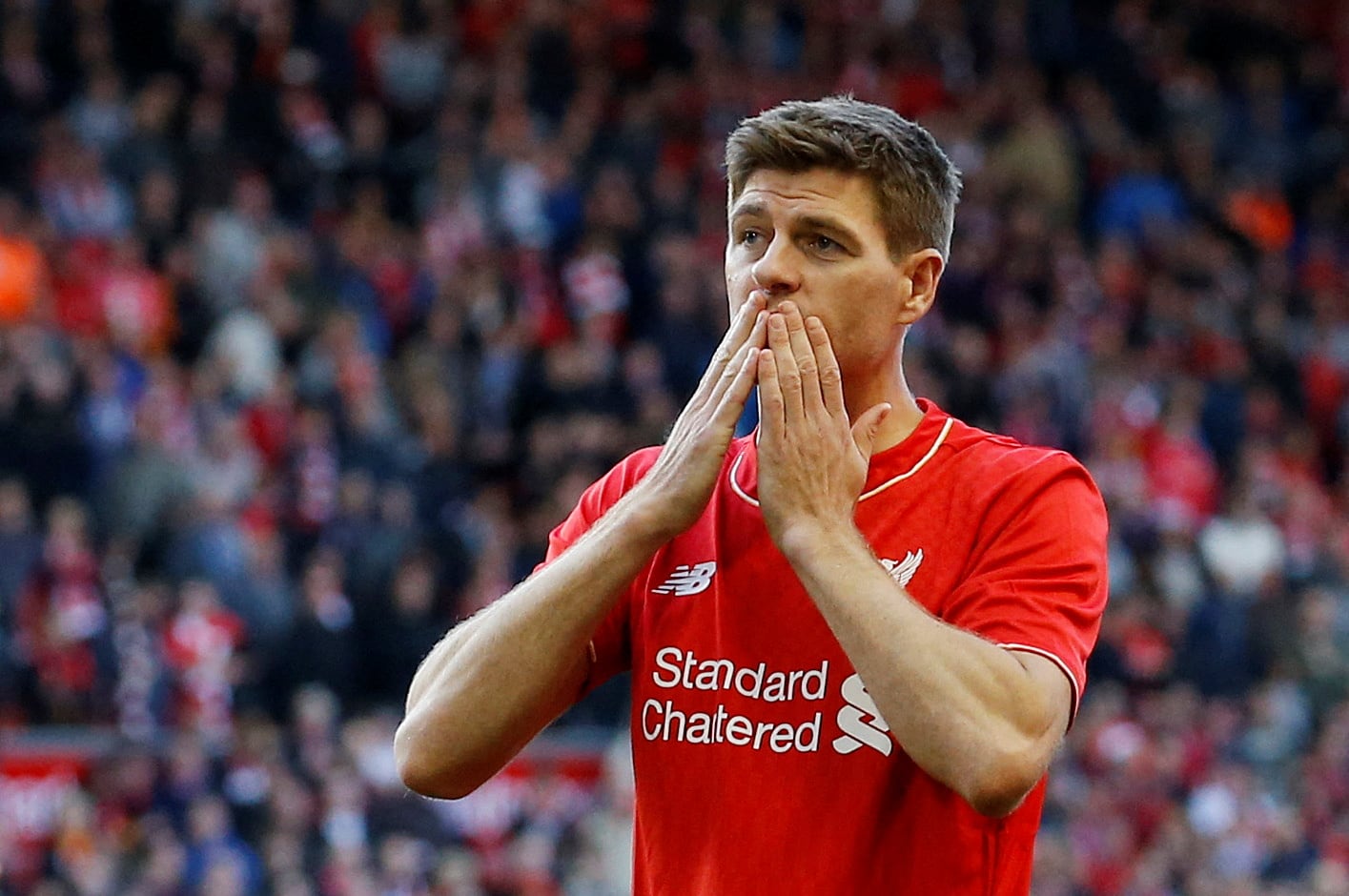 Steven Gerrard subrayó la importancia de dar tiempo a Slot para reconstruir al Liverpool y recuperar la confianza de la afición (Action Images via REUTERS/Carl Recine)
