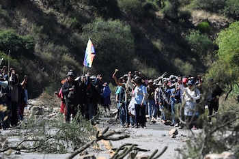 Seguidores de Evo Morales bloquean