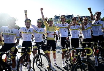 Pogacar junto al resto del