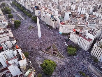 Miles de simpatizantes argentinos celebraro