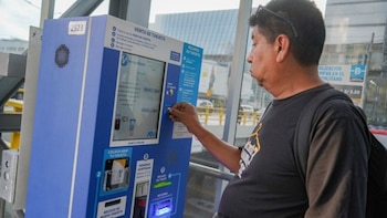Adiós a las colas para recargar: el Metropolitano habilitará pagos con tarjetas bancarias en sus estaciones