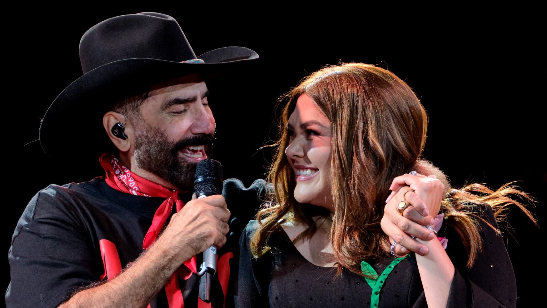 Alejandro Fernández y Yuridia debutan juntos en vivo durante su gira