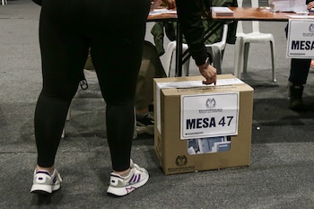 Ciudadanos ejercen su derecho al voto en Corferias