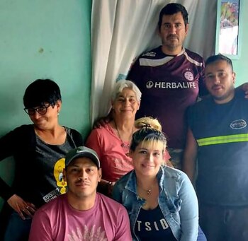 Argentina Leyes rodeada de sus