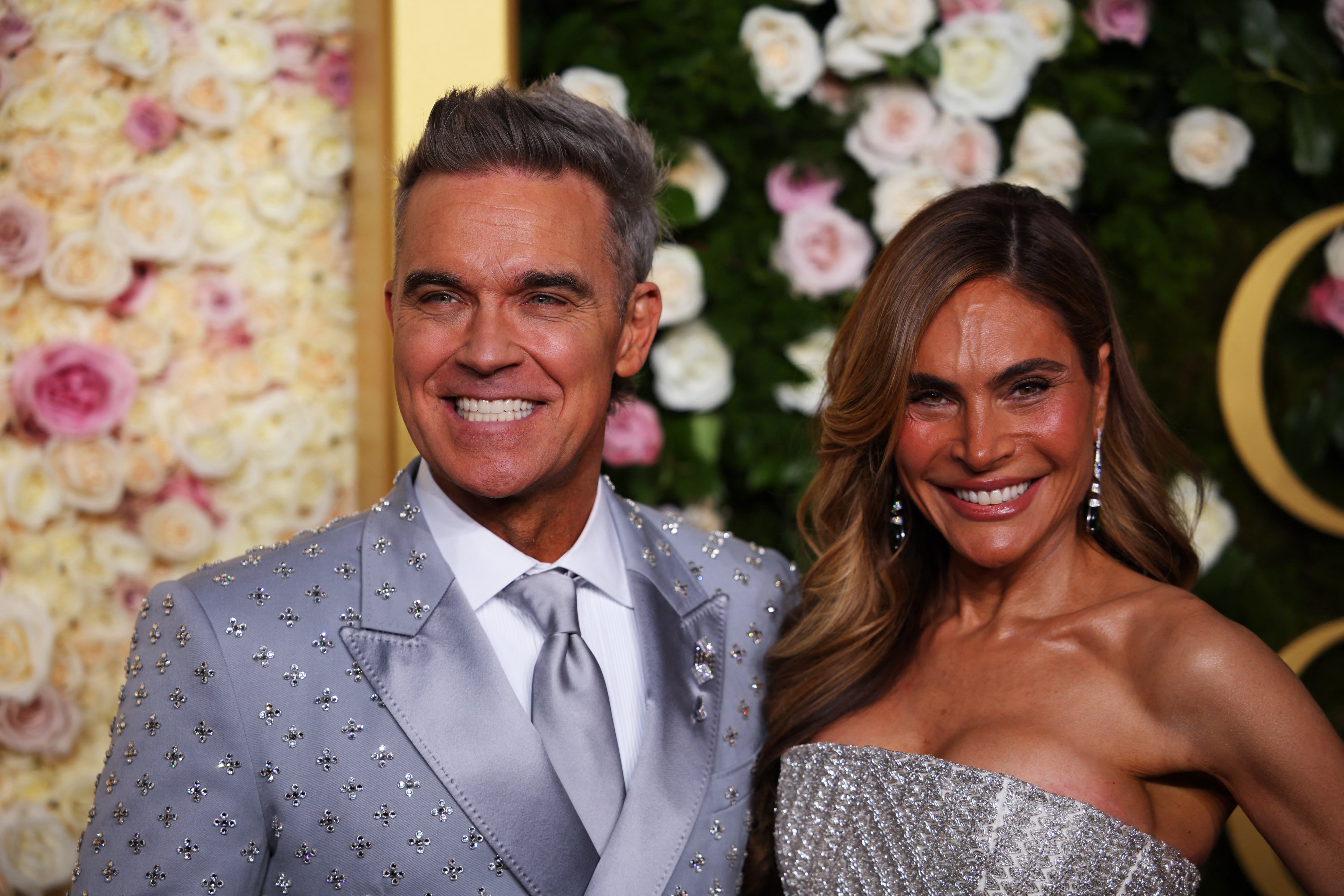 La familia, la terapia y la autocrítica permitieron a Robbie Williams alcanzar estabilidad y gratitud en su vida actual (REUTERS/Daniel Cole)