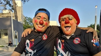 “La satisfacción cuando la familia tiene un plato de comida por el arte de ser payaso” en El Salvador