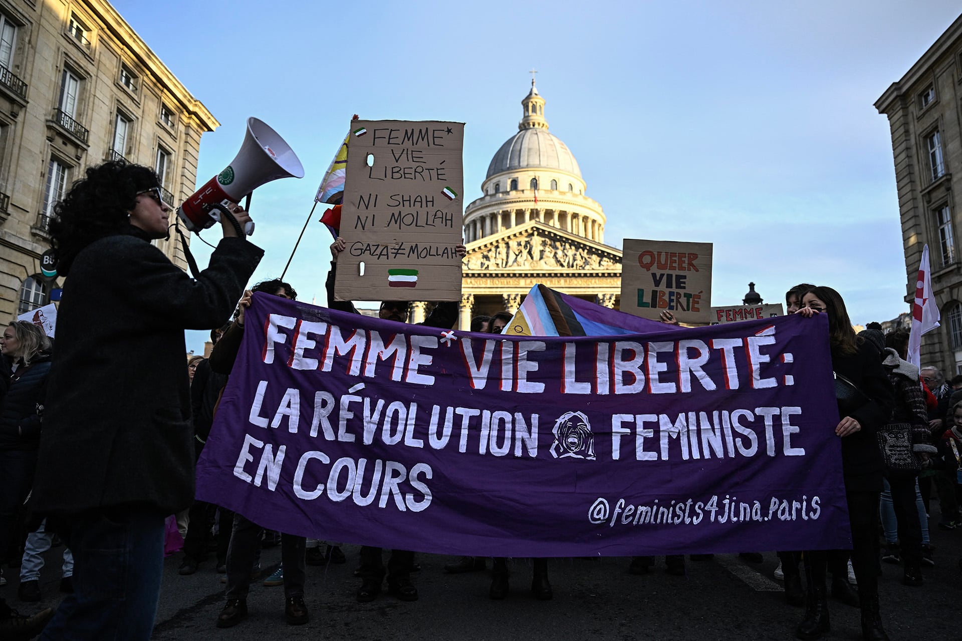 Miles de manifestantes denunciaron en París la represión iraní