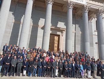 29/10/2026 Diputados, funcionarios y trabajadores del Congreso guardan un minuto de silencio en la Escalinata del Palacio en memoria de las víctimas del accidente ferroviario ocurrido este miércoles en Urda (Toledo).
ESPAÑA EUROPA MADRID POLÍTICA