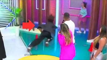 Almendra Gomelsky sufrió aparatosa caída en 'América Hoy'.