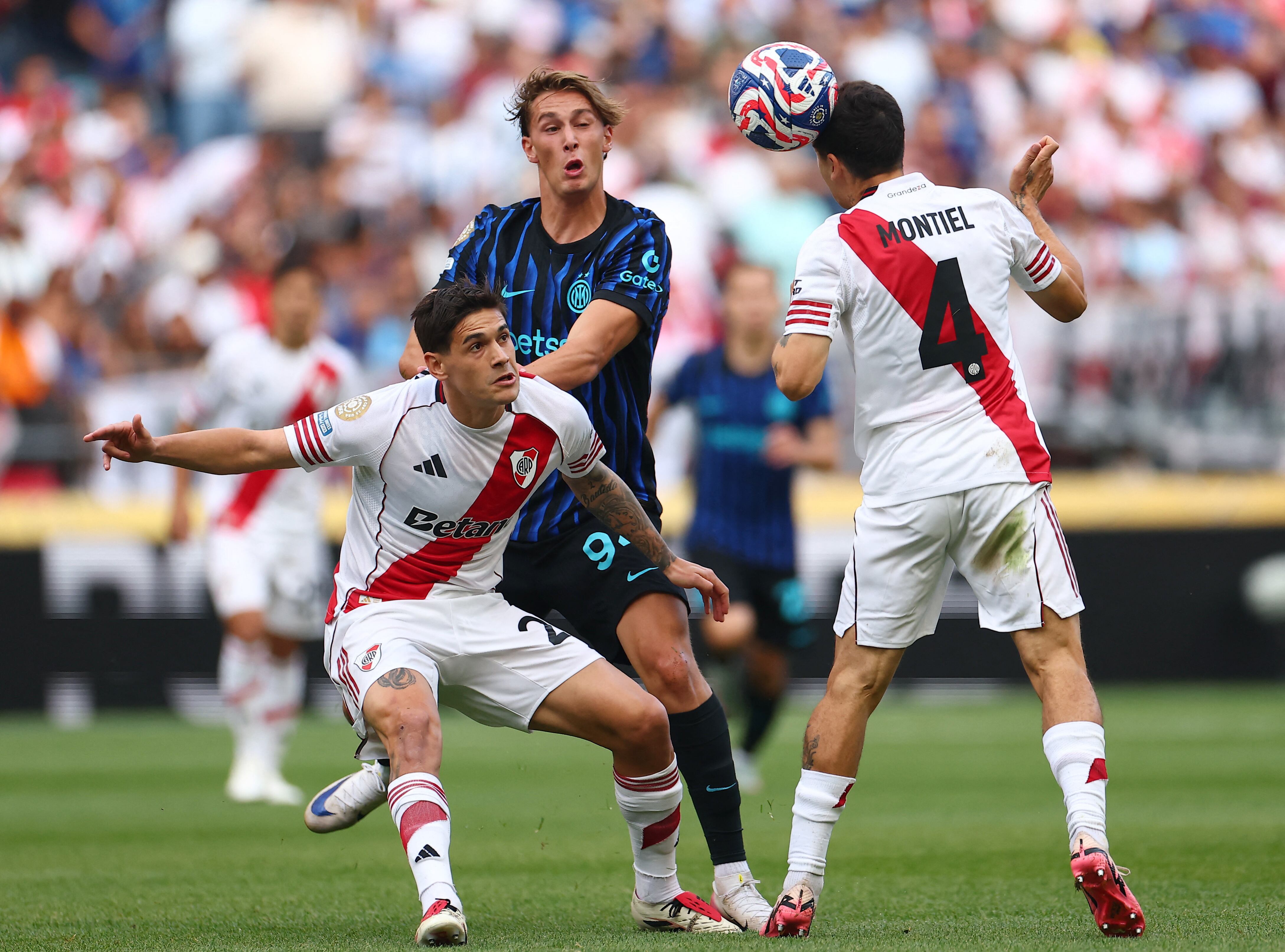 Gonzalo Montiel y Lucas Martínez Quarta darán un paso adelante dentro del vestuario de River Plate (REUTERS/Agustin Marcarian)