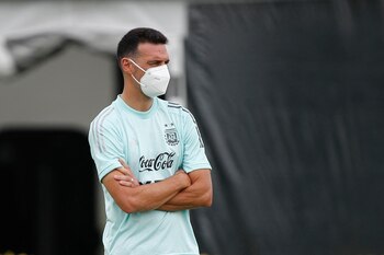 Lionel Scaloni resuelve las piezas