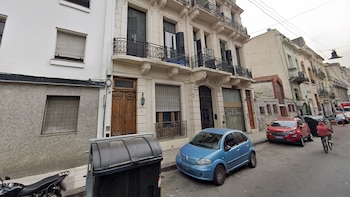 Ingreso por la calle Chacabuco