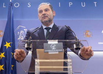 José Luis Ábalos comparece para anunciar que no entregará su acta de diputado. (Eduardo Parra/Europa Press)
