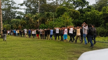 Operativo en Crucitas culmina con la detención de 20 migrantes nicaragüenses por presunta minería ilegal en Costa Rica. (Foto: 100% Noticias)
