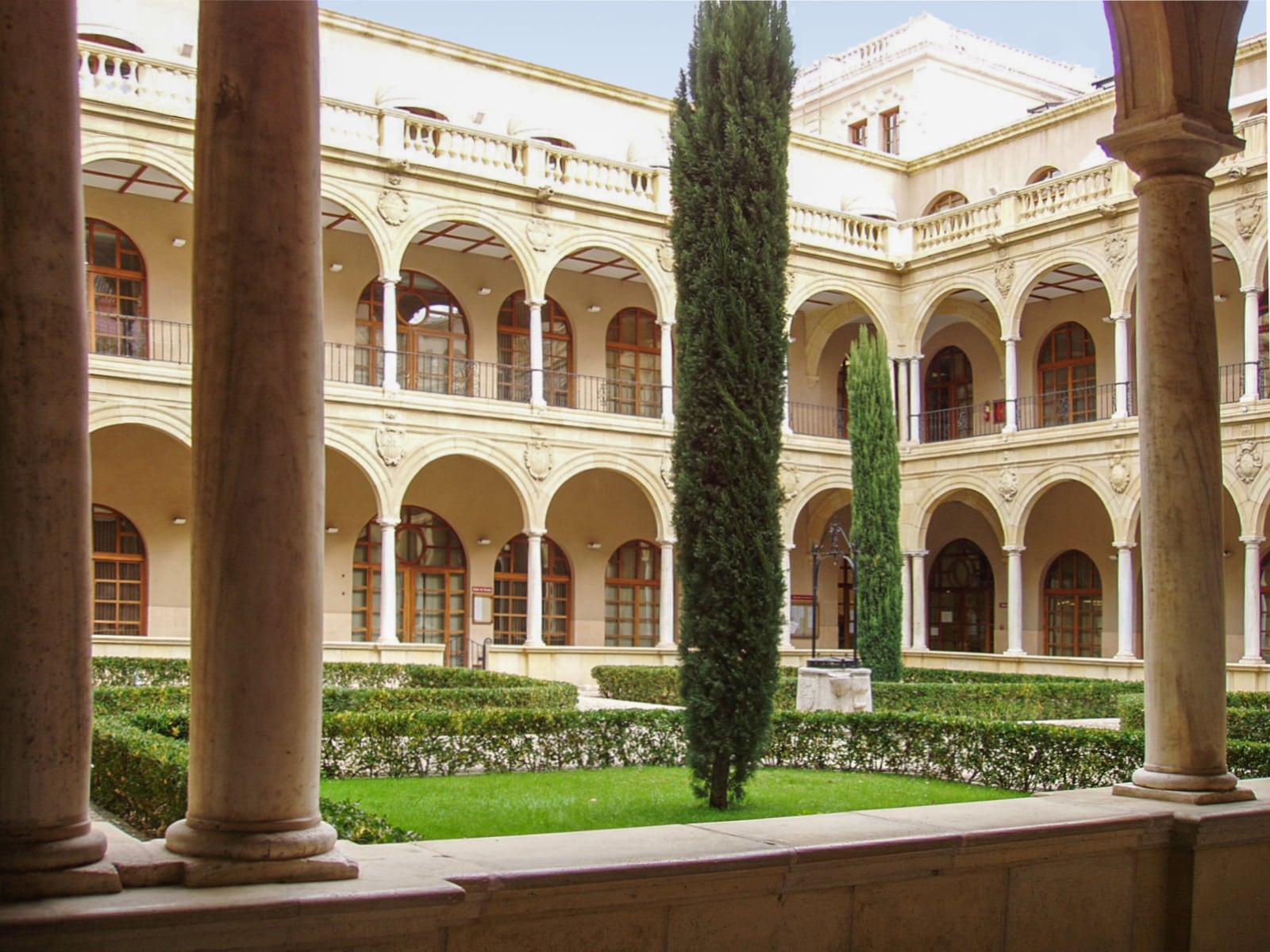 Claustro de la Merced, actual Facultad de Derecho de la UMU. (Wiki)