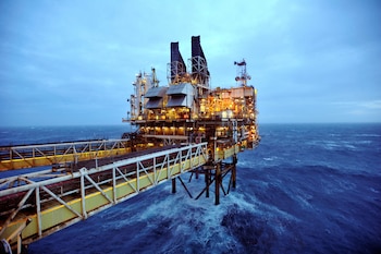 Se observa una sección de la plataforma petrolífera ETAP (Eastern Trough Area Project) de BP en el mar del Norte, a unas 100 millas al este de Aberdeen, Escocia (REUTERS/Andy Buchanan/pool/Foto de archivo)