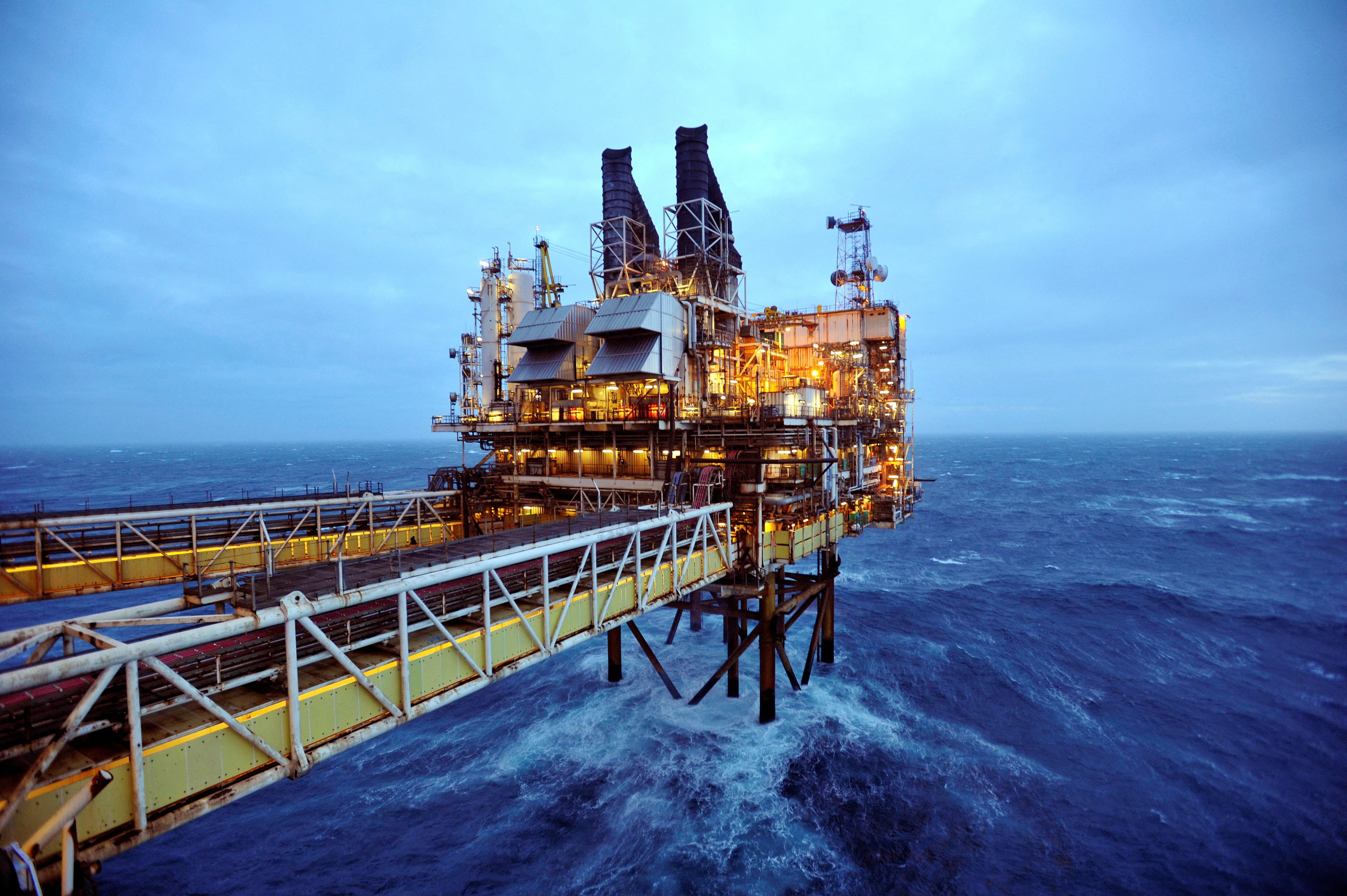 Se observa una sección de la plataforma petrolífera ETAP (Eastern Trough Area Project) de BP en el mar del Norte, a unas 100 millas al este de Aberdeen, Escocia (REUTERS/Andy Buchanan/pool/Foto de archivo)