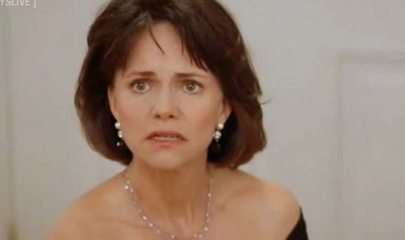 Sally Field denunció que el director Bob Rafelson le exigió desnudarse en el casting de