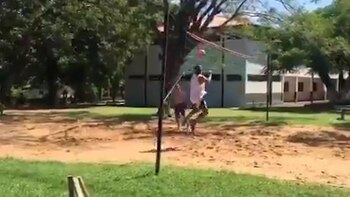 Ronaldinho se distiende jugando al