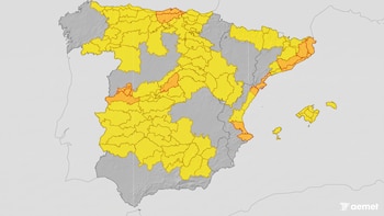 La Aemet extiende los avisos amarillos por toda la península: regiones como Cataluña, Comunidad Valenciana, Cantabria y centro tienen alerta naranja