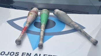 Un malabarista callejero atacó violentamente a tres policías con sus clavas en Córdoba