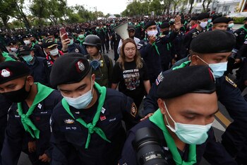 La líder estudiantil Panusaya Sithijirawattankul