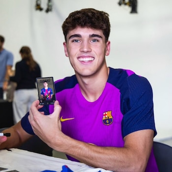 Pau Cubarsí con su cromo