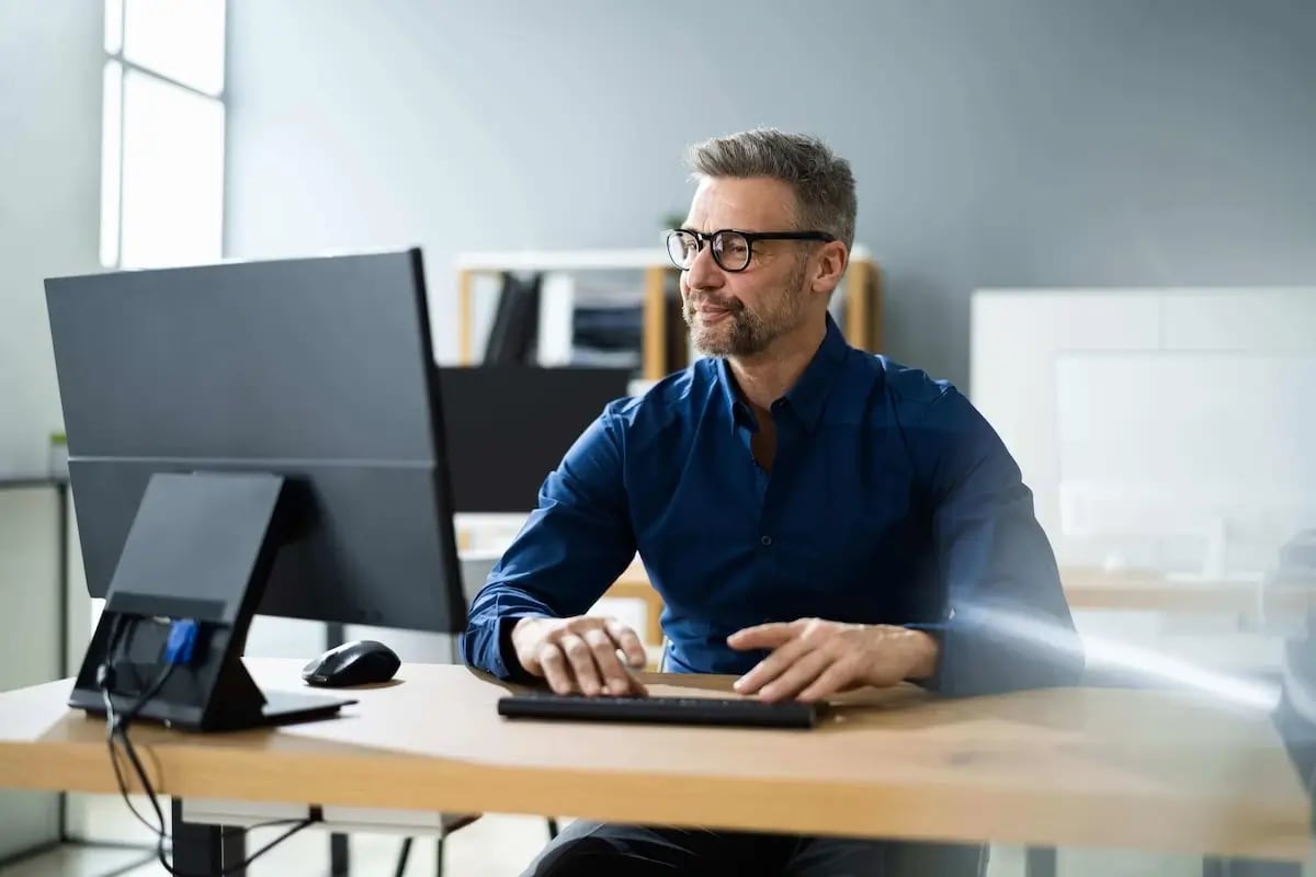 Según el estudio de Talana, el 71,3% de los trabajadores ya emplea herramientas de IA con frecuencia. Foto: Intercompras