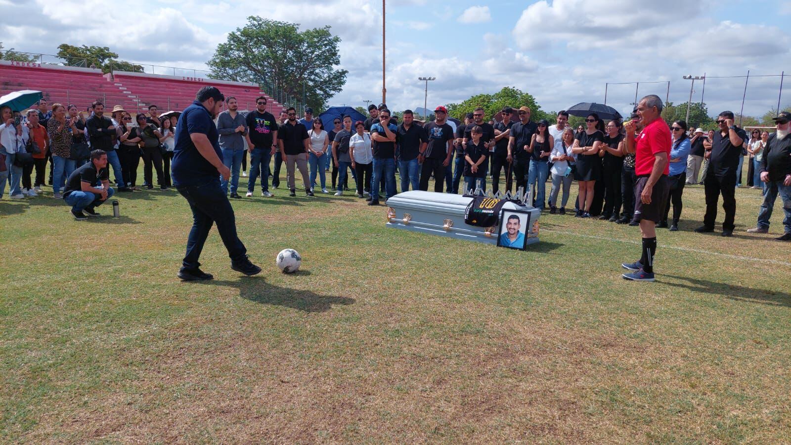 IMDESA realizó un homenaje a Martín Valenzuela, ex jugador y periodista. Imagen de IMDESA de Facebook.