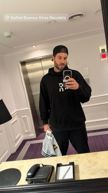 El goleador francés André Pierre Gignac fue a ver el partido entre Boca y Unión a La Bombonera (Instagram)
