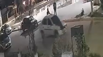 Chubut: chocó a un auto y se llevó a su conductor arriba del capot por varias cuadras