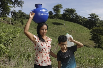 Las familias del caserío El Sacio en Guaymango dependen de ríos y pozos improvisados ante la falta de lluvias.(Cortesía: Unicef El Salvador)